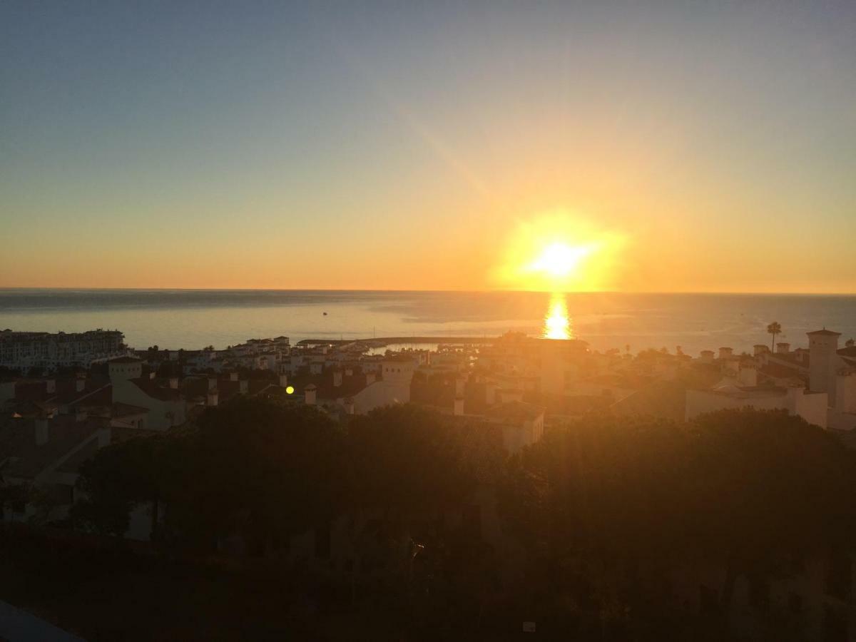 Duquesa Suite And Golf With A Spectacular Sea View 마닐바 외부 사진